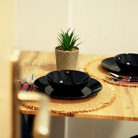 Modern Downtown Flat By Goldenland *