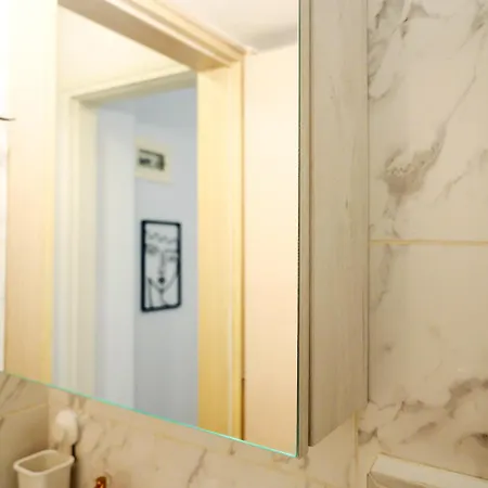 Modern Downtown Flat By Goldenland Thessaloniki