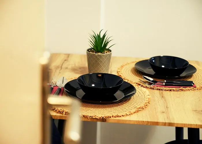 Modern Downtown Flat By Goldenland *