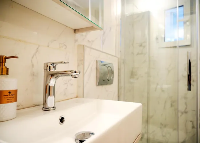 Modern Downtown Flat By Goldenland Appartement Thessalonique