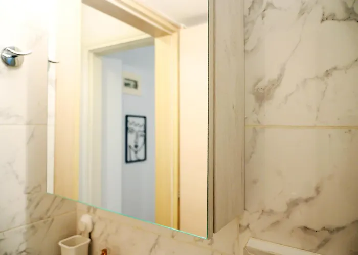 Modern Downtown Flat By Goldenland Thessalonique