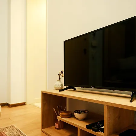 Modern Downtown Flat By Goldenland Apartament Saloniki