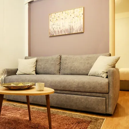Modern Downtown Flat By Goldenland Apartament