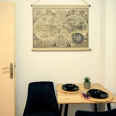 Modern Downtown Flat By Golden H&r 아파트 *