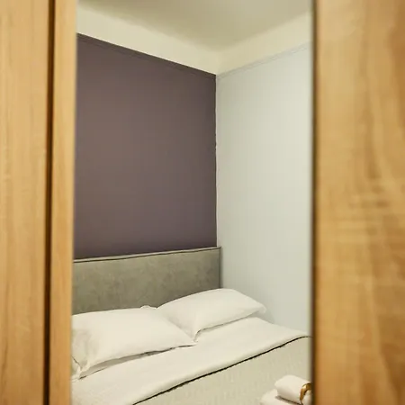 Modern Downtown Flat By Goldenland Apartament *