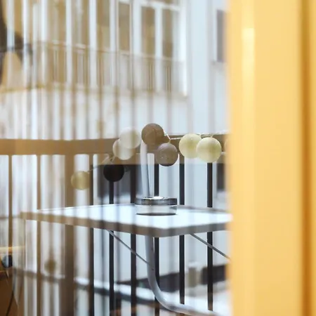 Modern Downtown Flat By Goldenland Saloniki