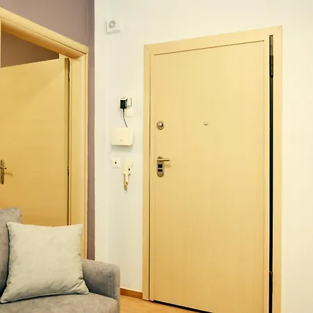 Modern Downtown Flat By Golden H&r 아파트